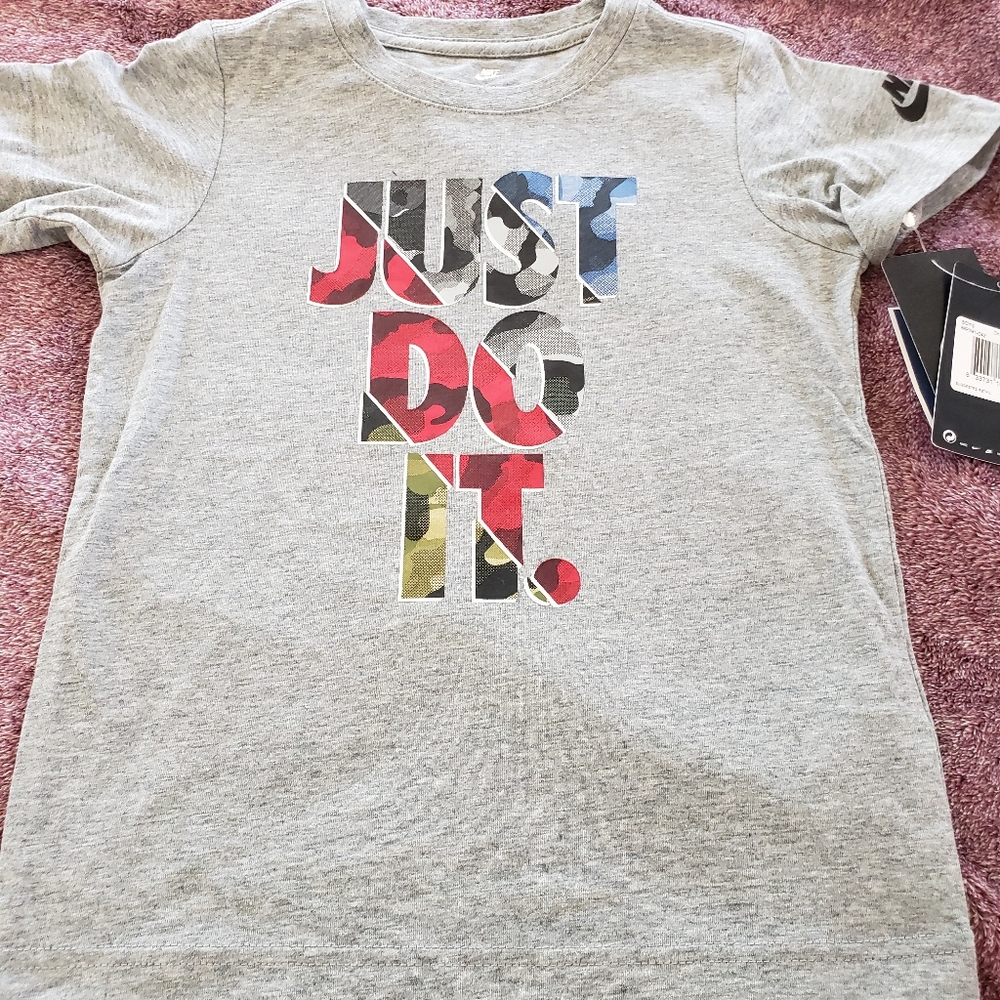 Kids  Grey Logo Nike tee NWT Size 7 summer clothes
